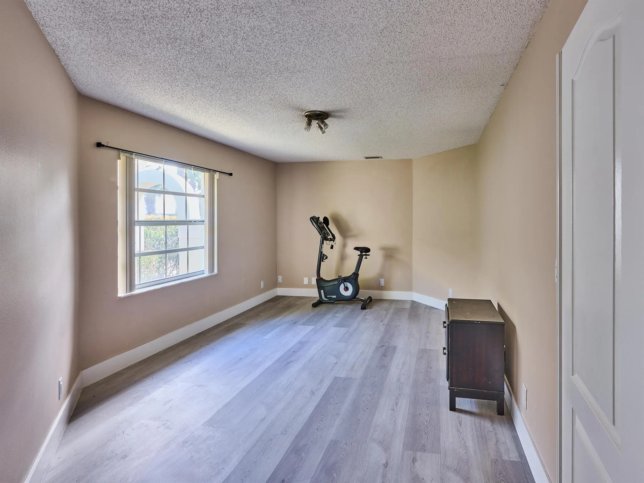 9181 Heathridge Drive
