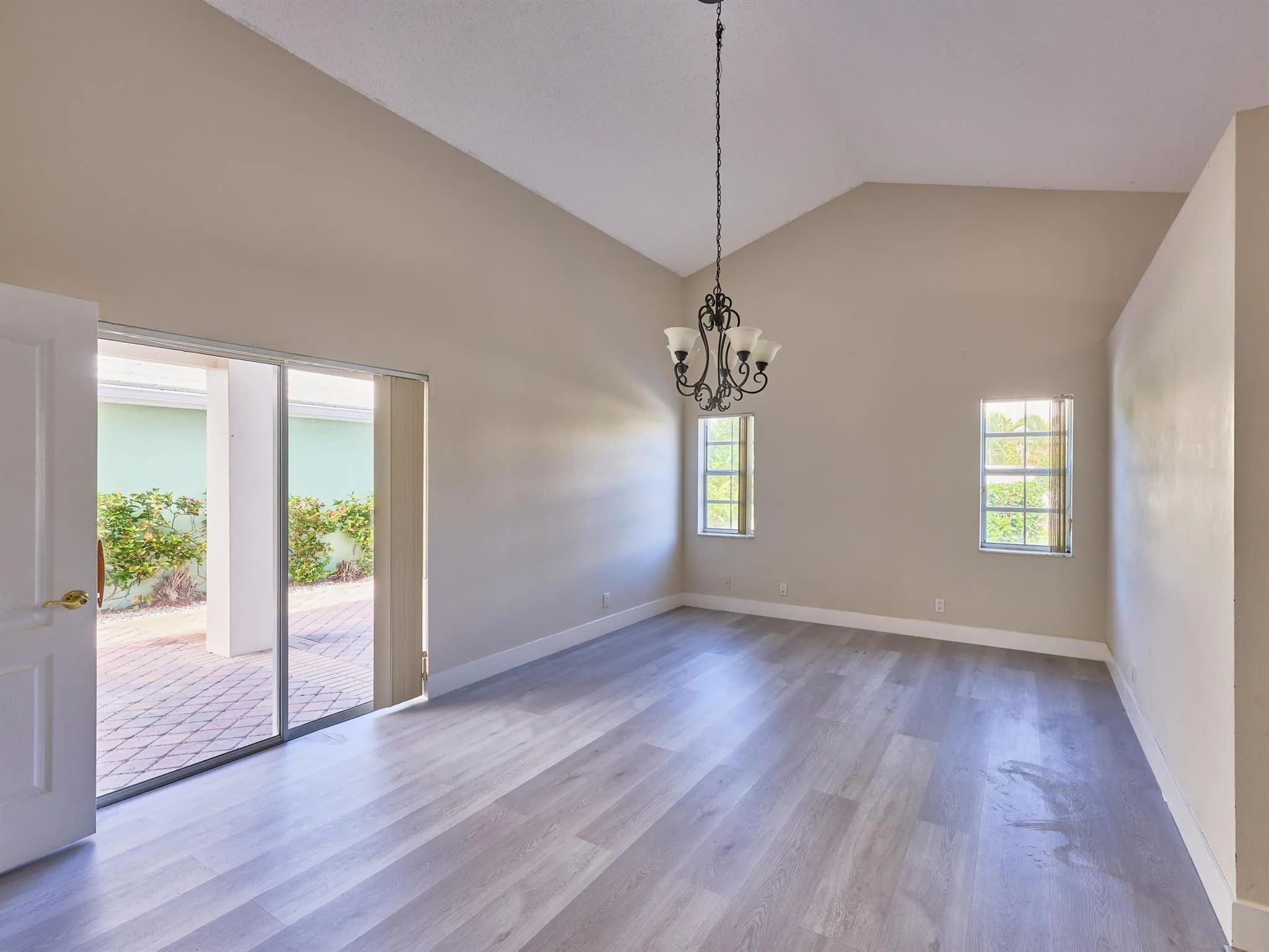 9181 Heathridge Drive