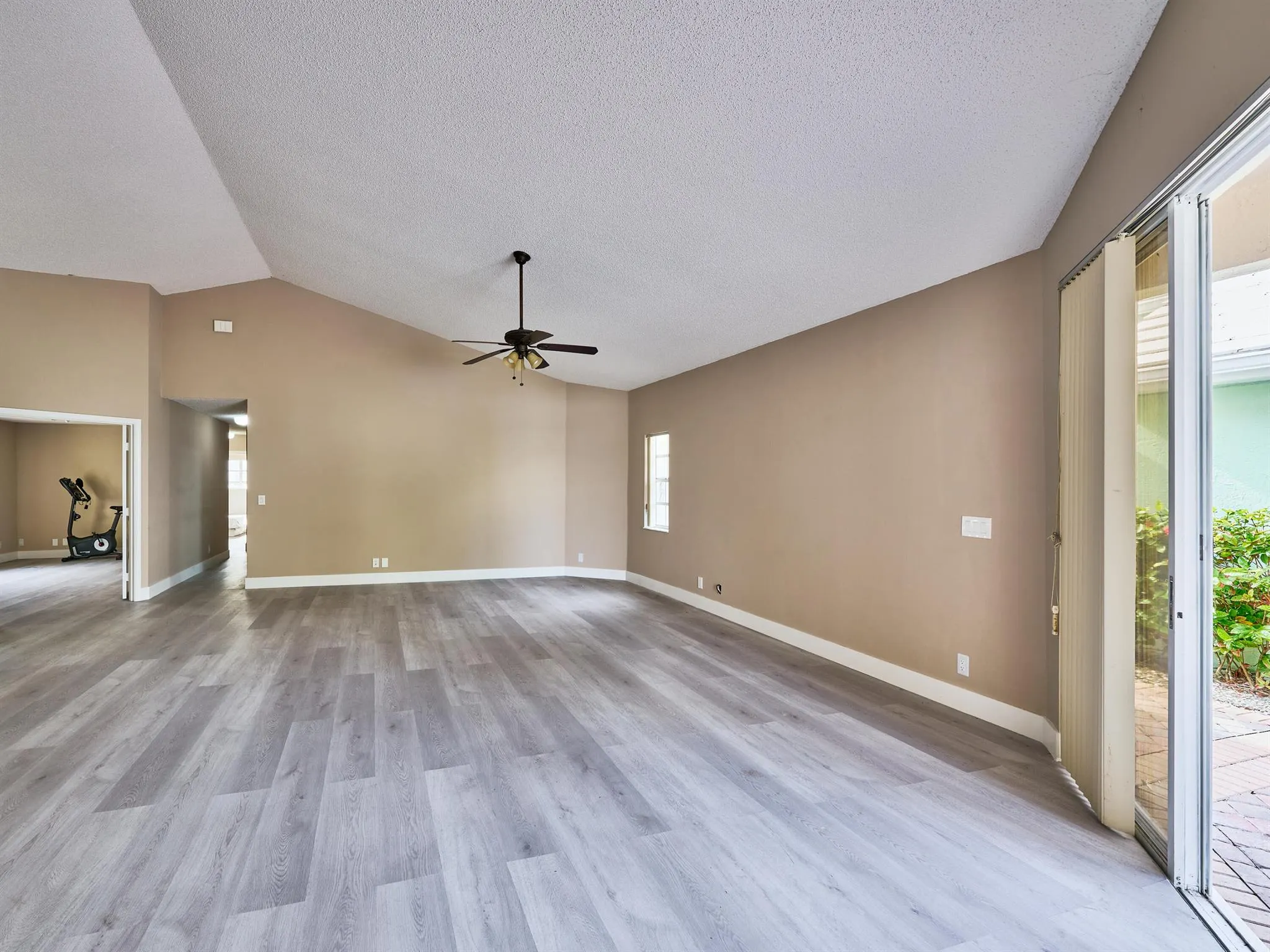 9181 Heathridge Drive