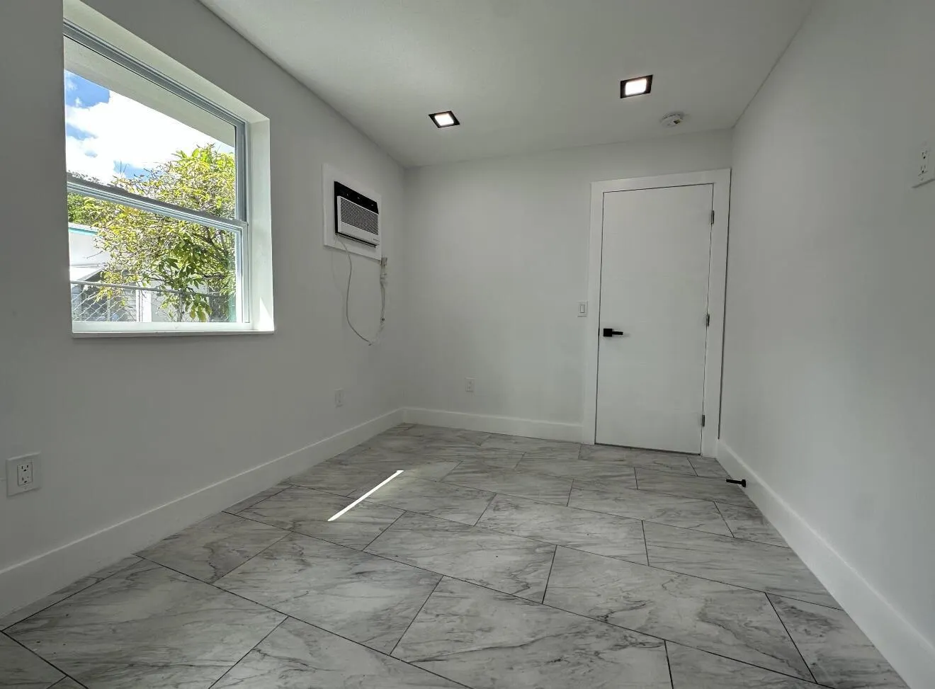 707 NW 3rd Avenue, #1