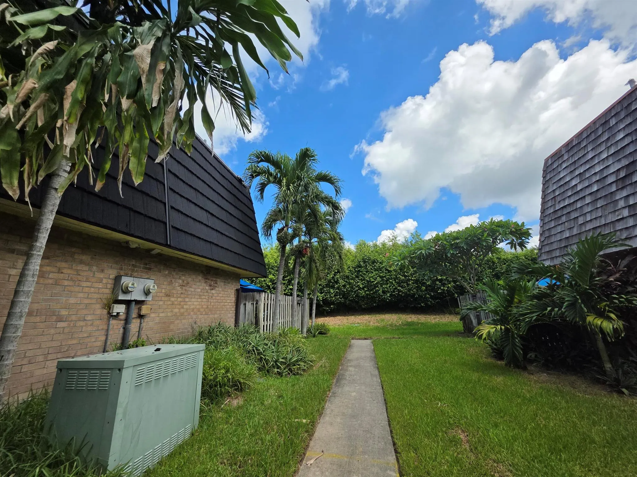 218 W Woodland Road, #218