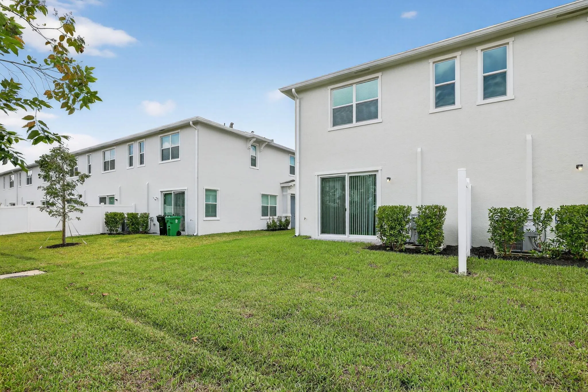 311 SE Crossoak Lane