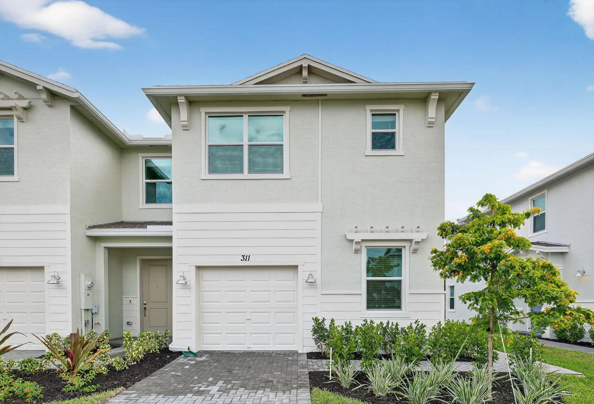 311 SE Crossoak Lane