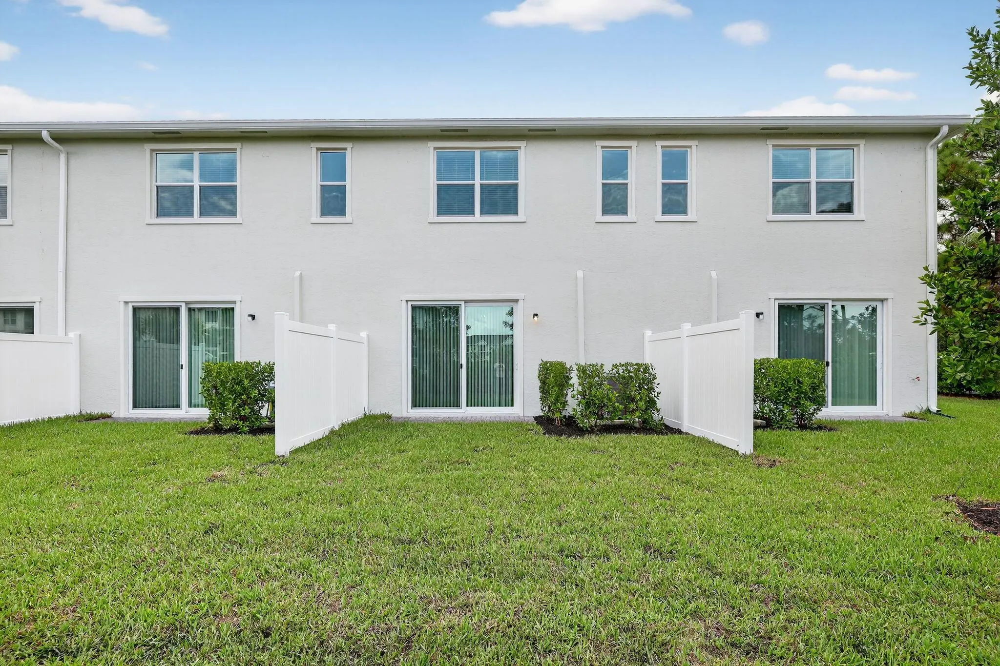 303 SE Crossoak Lane