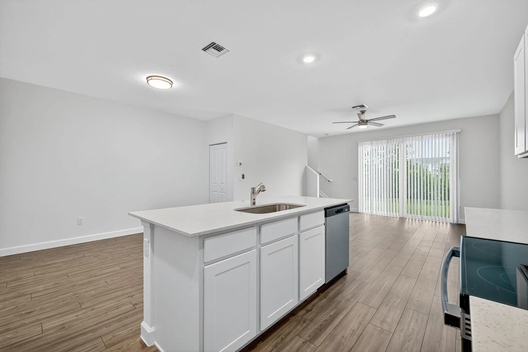 303 SE Crossoak Lane
