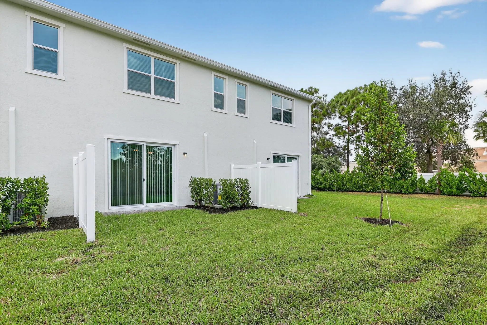 303 SE Crossoak Lane
