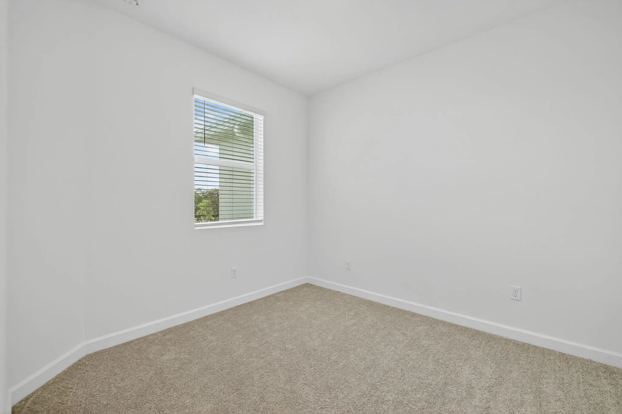 303 SE Crossoak Lane