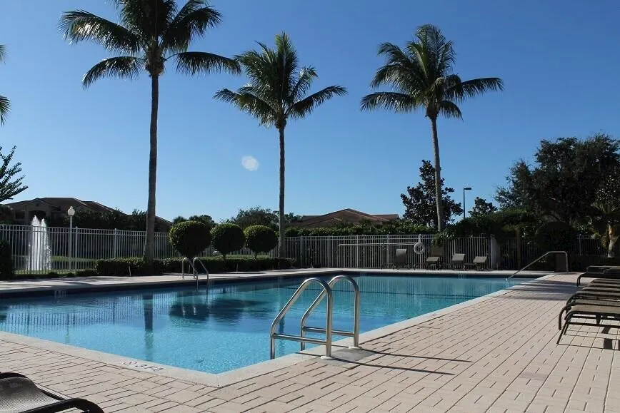 291 SW Palm Drive, #103