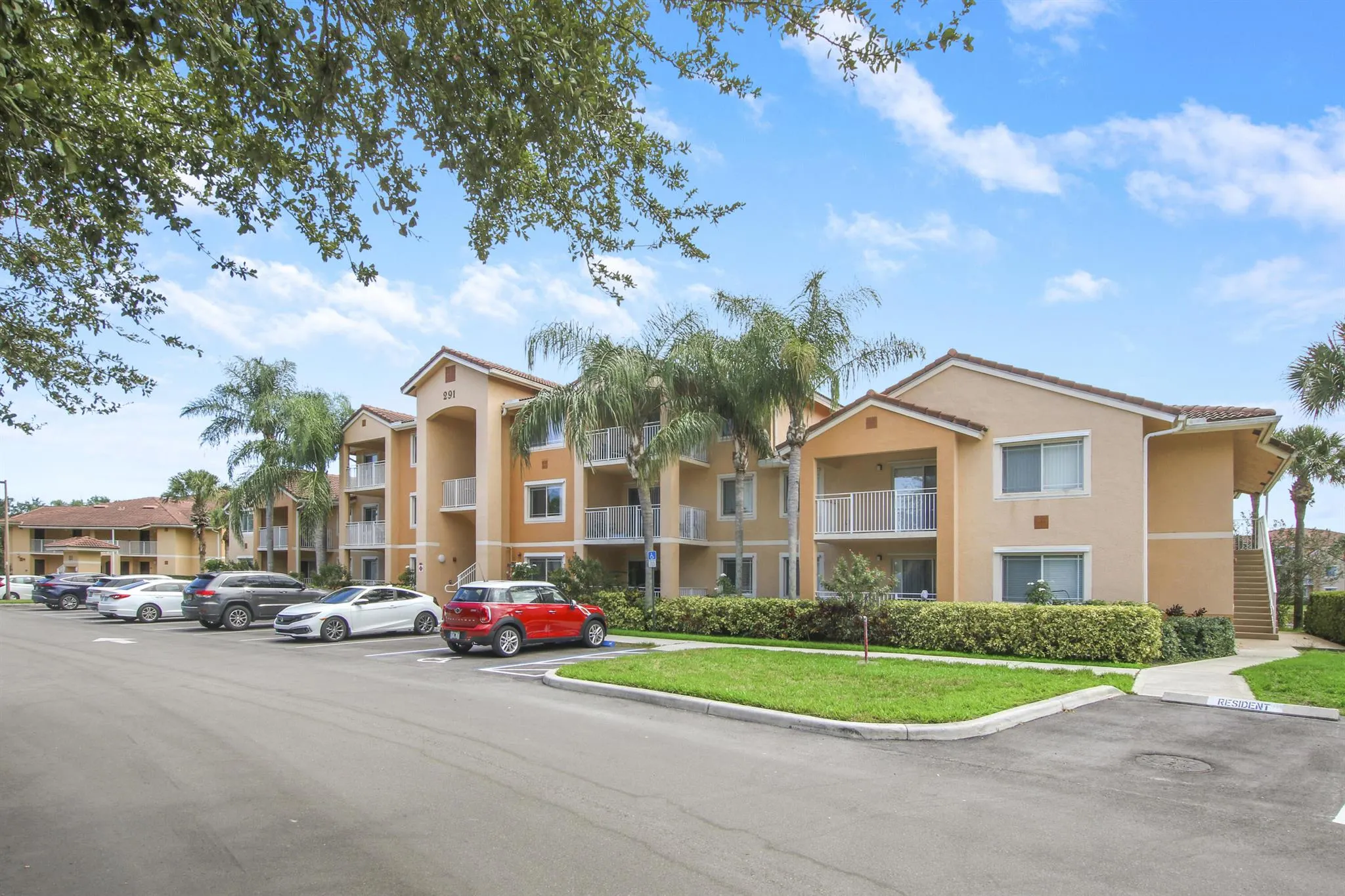 291 SW Palm Drive, #103