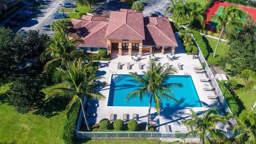 291 SW Palm Drive, #103