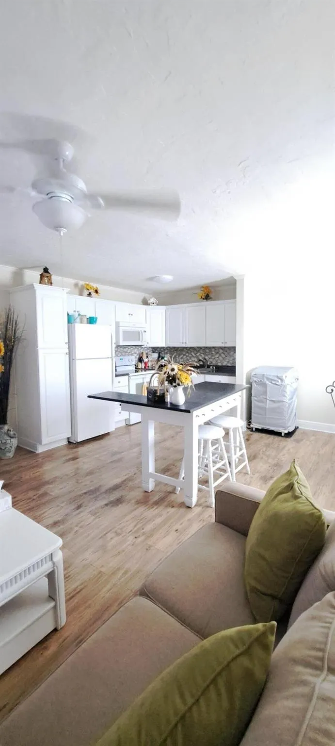 140 Salisbury F