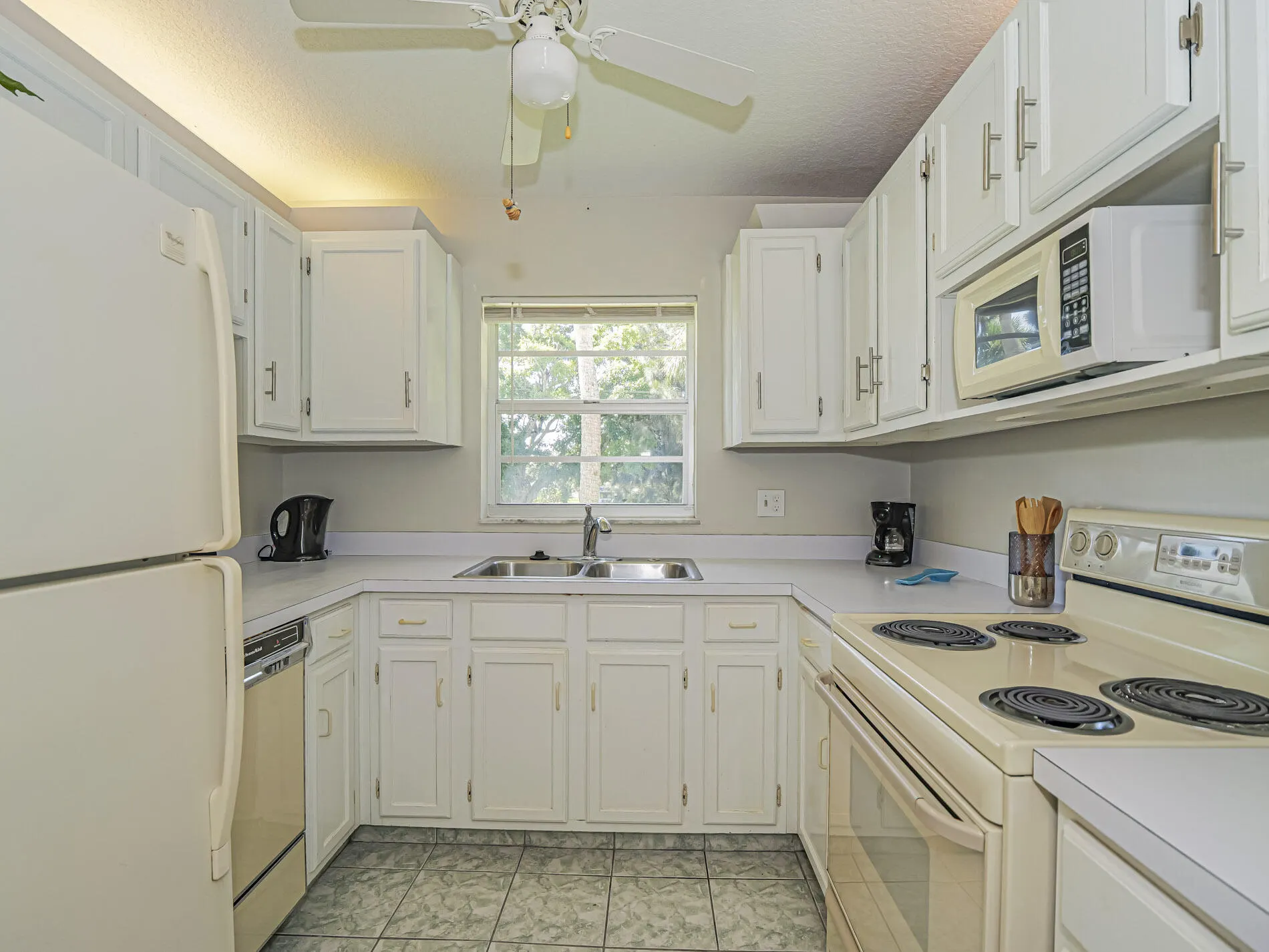 17 Vista Palm Lane, #201