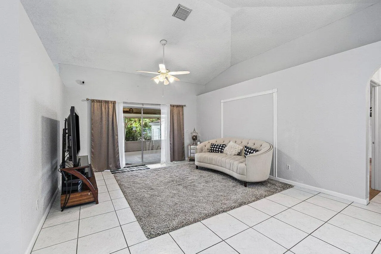 7600 Cocoanut Drive