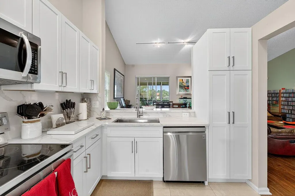 9673 Shadybrook Drive, #201