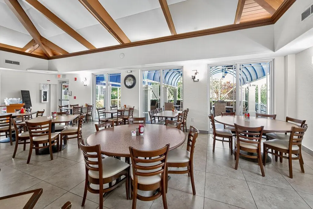 9673 Shadybrook Drive, #201