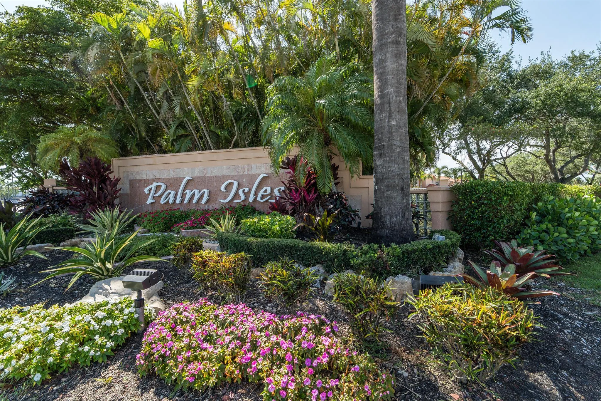 9673 Shadybrook Drive, #201
