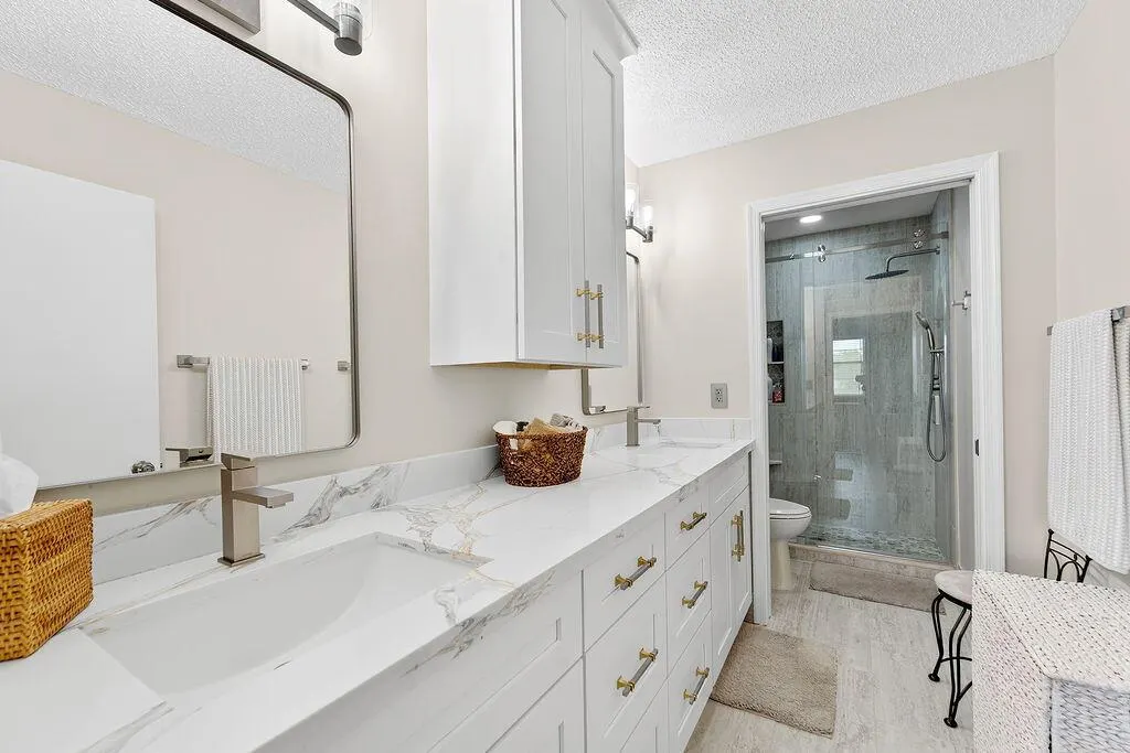 9673 Shadybrook Drive, #201