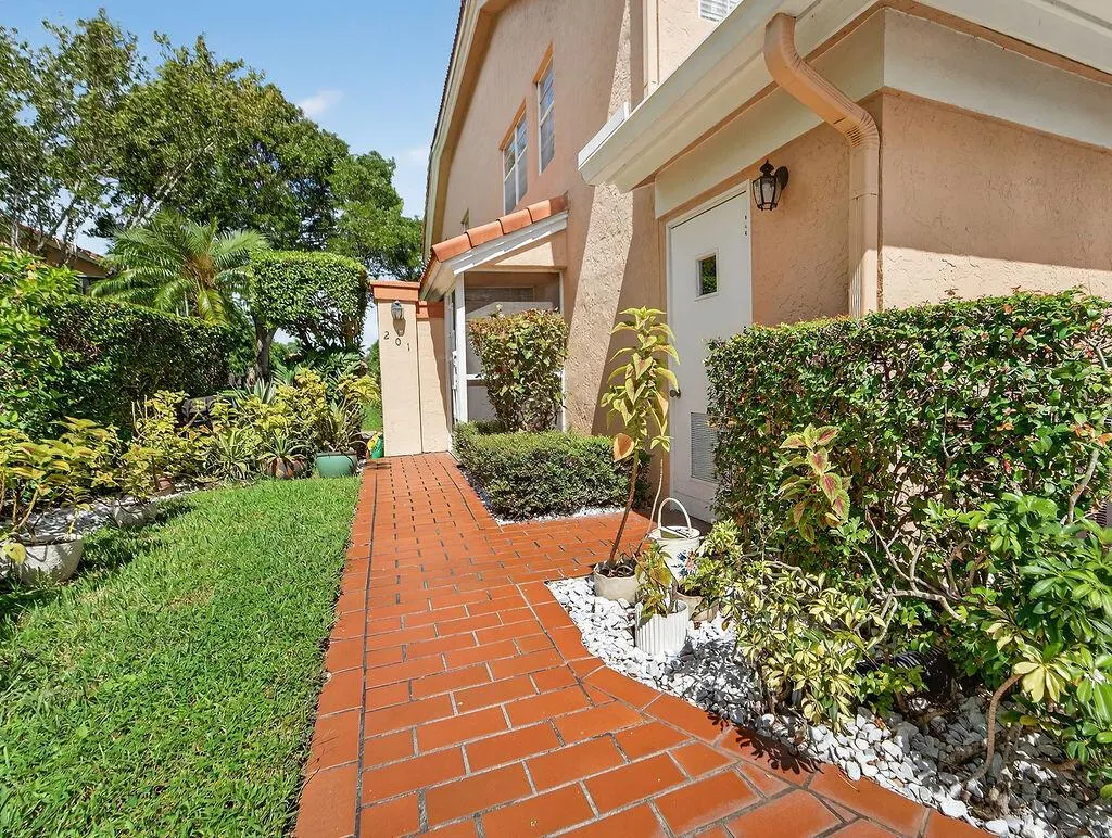9673 Shadybrook Drive, #201