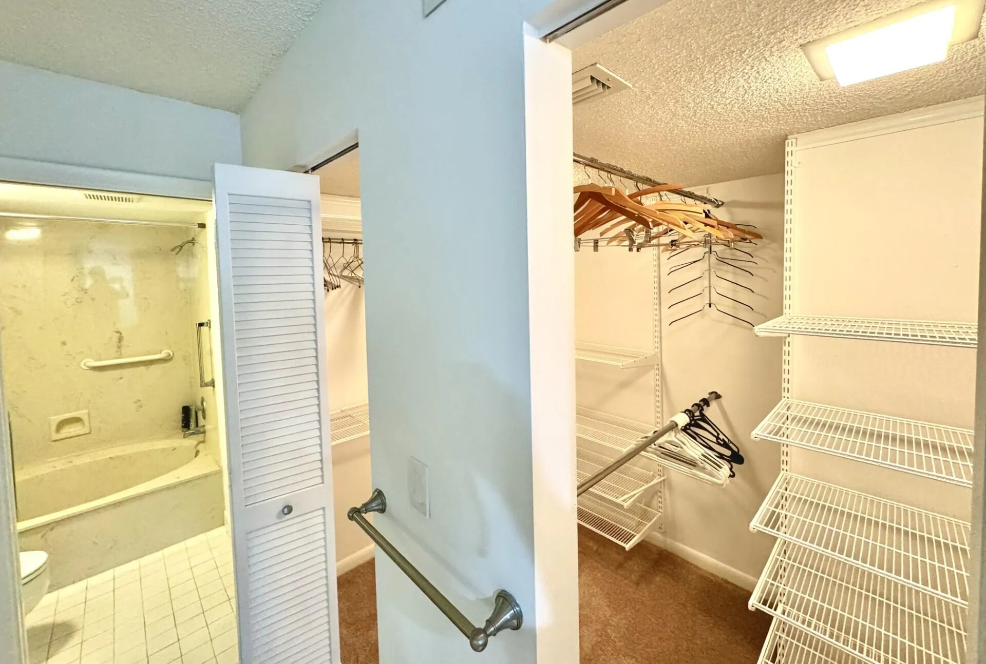5121 Oak Hill Lane, #412