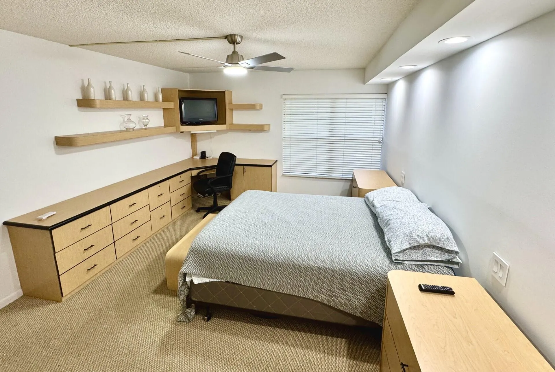 5121 Oak Hill Lane, #412