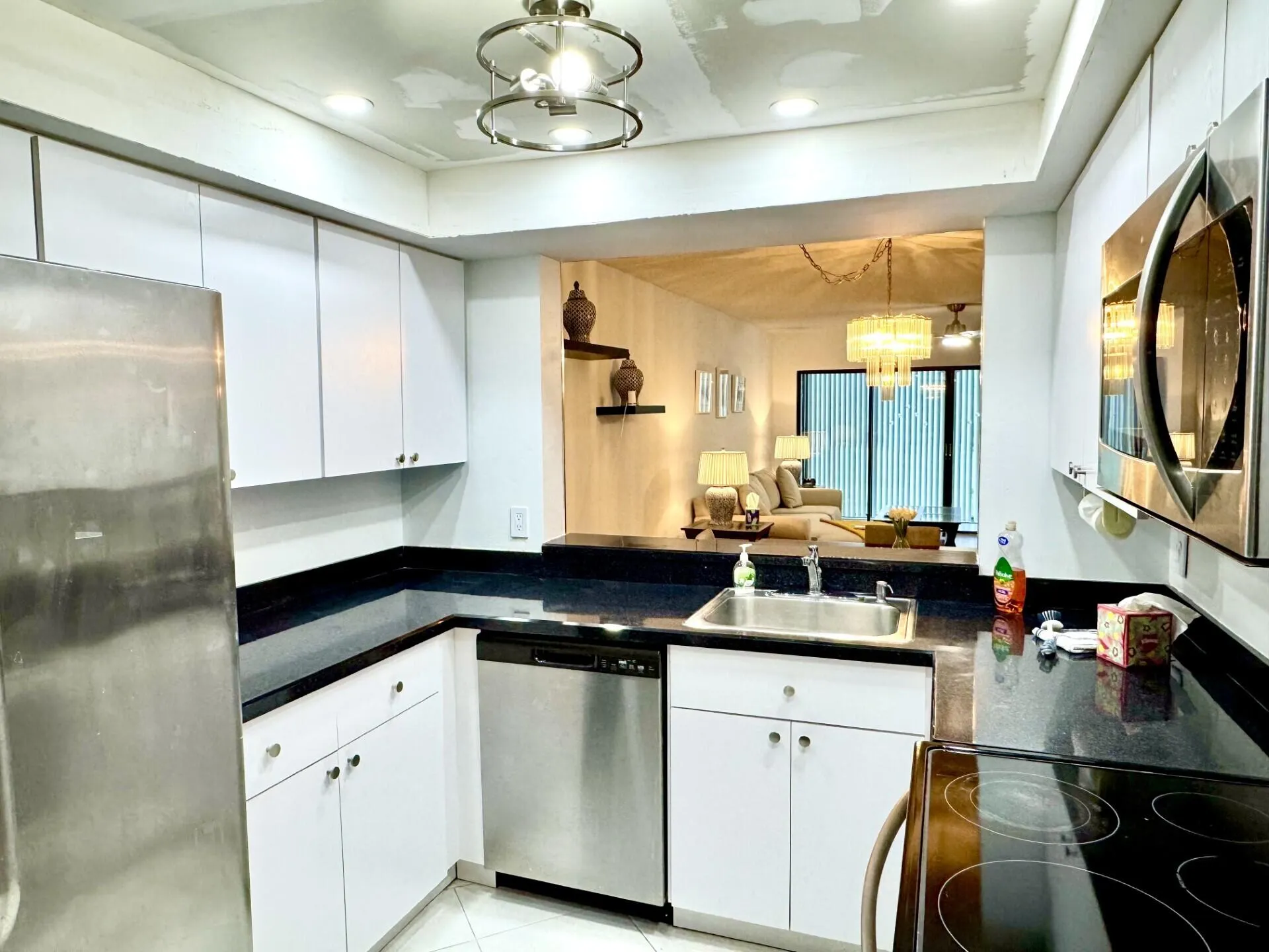 5121 Oak Hill Lane, #412