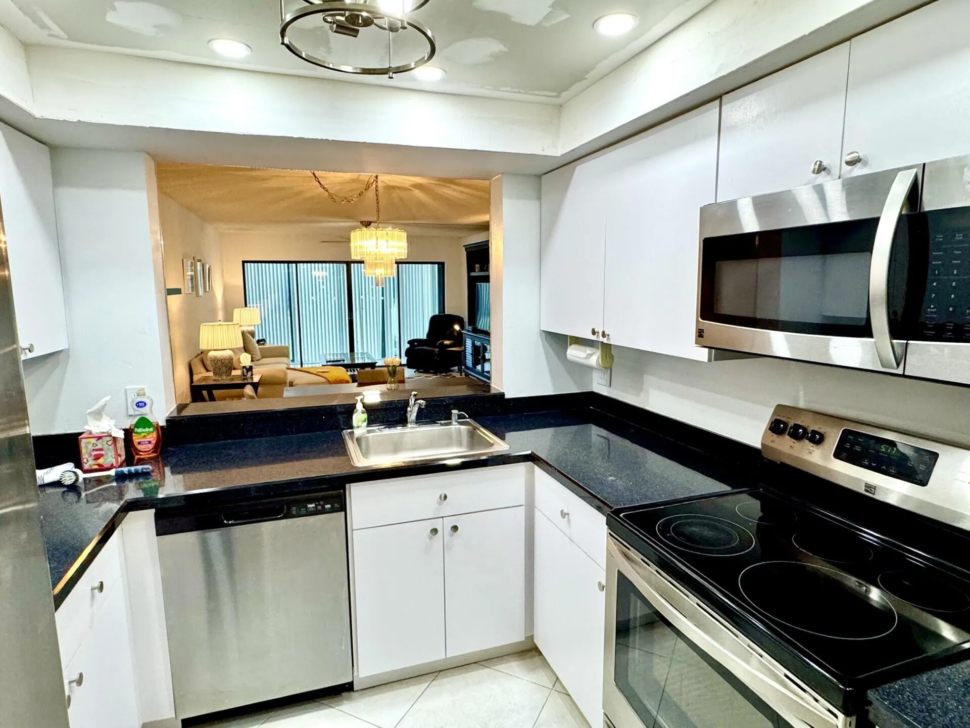 5121 Oak Hill Lane, #412
