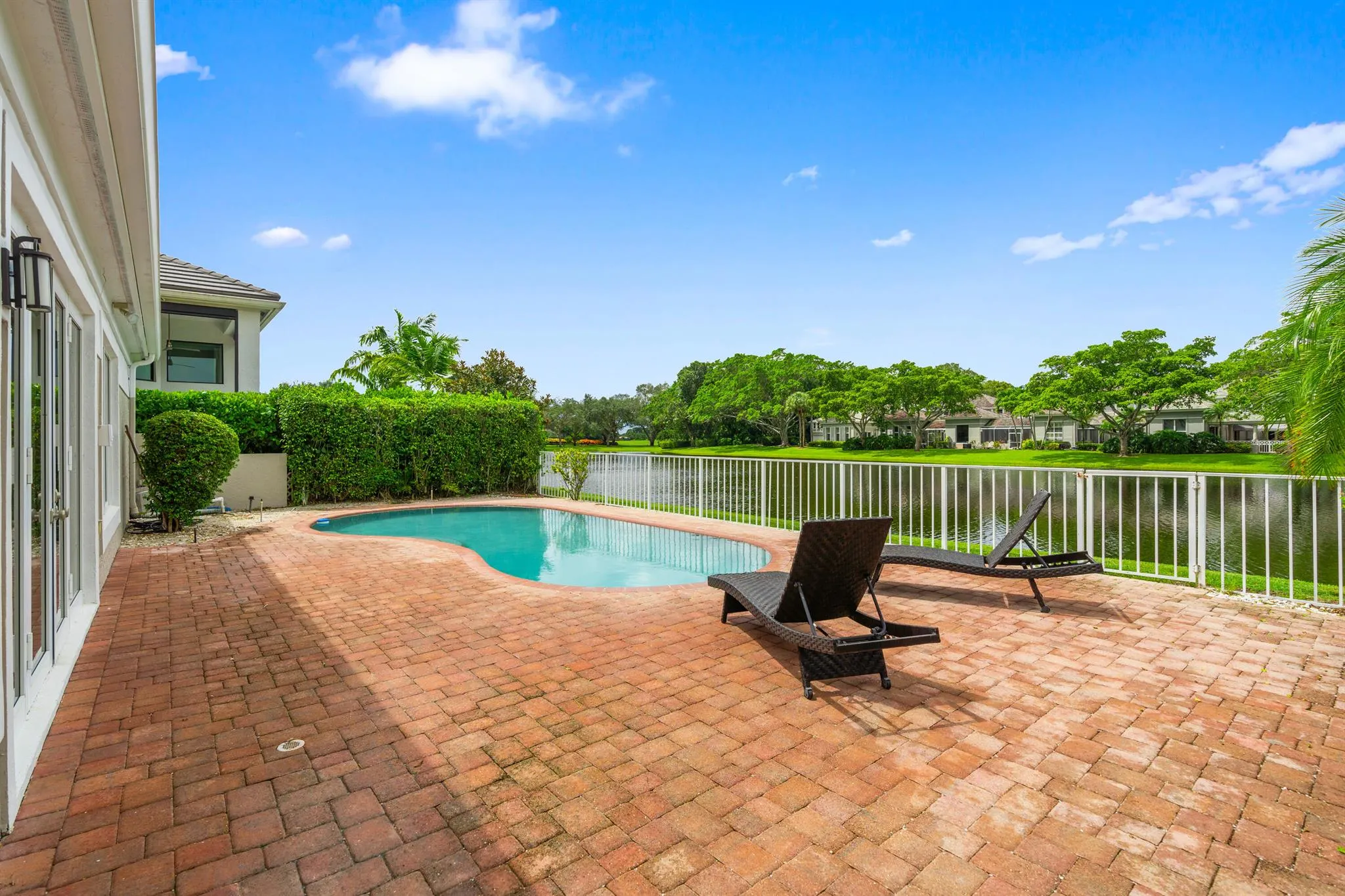 5651 NW 38th Terrace