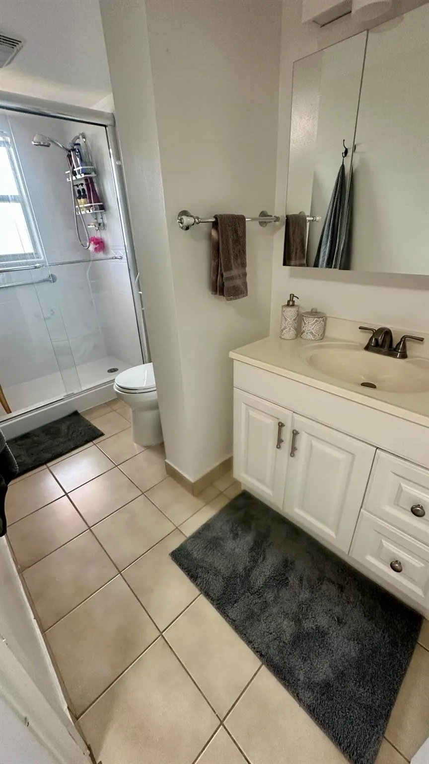 3661 Via Poinciana, #113