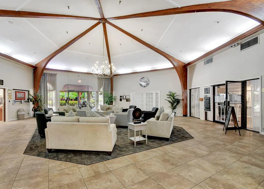 3661 Via Poinciana, #113