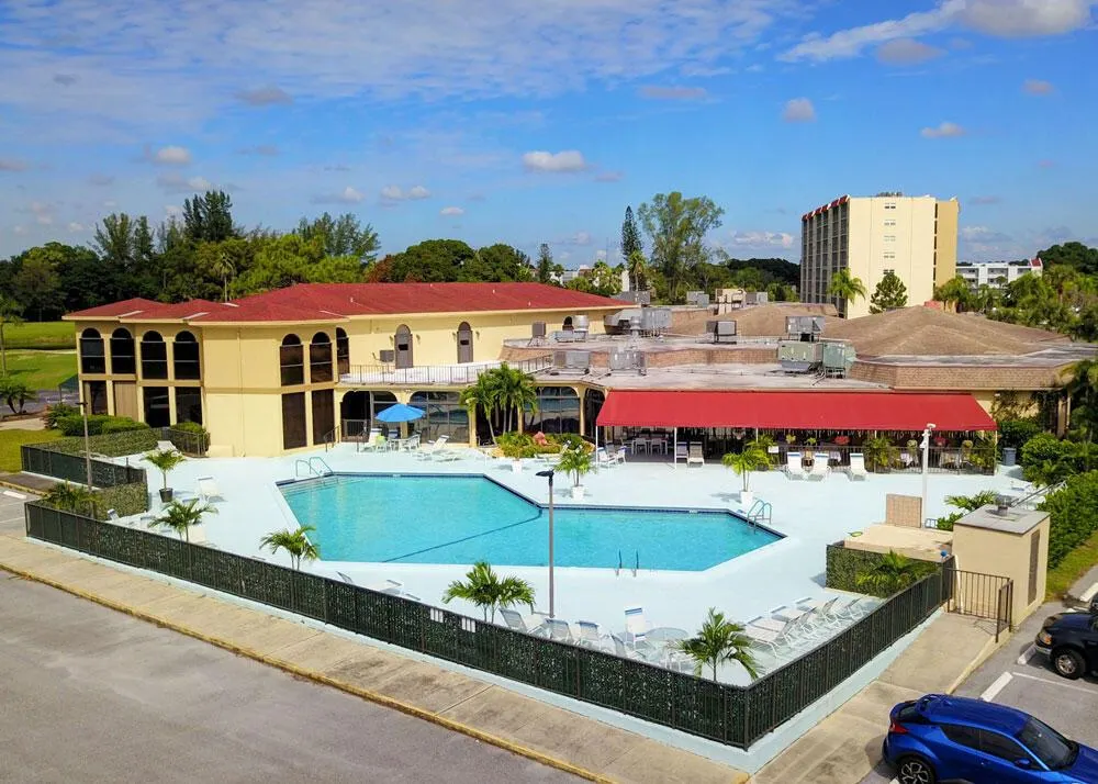 3661 Via Poinciana, #113