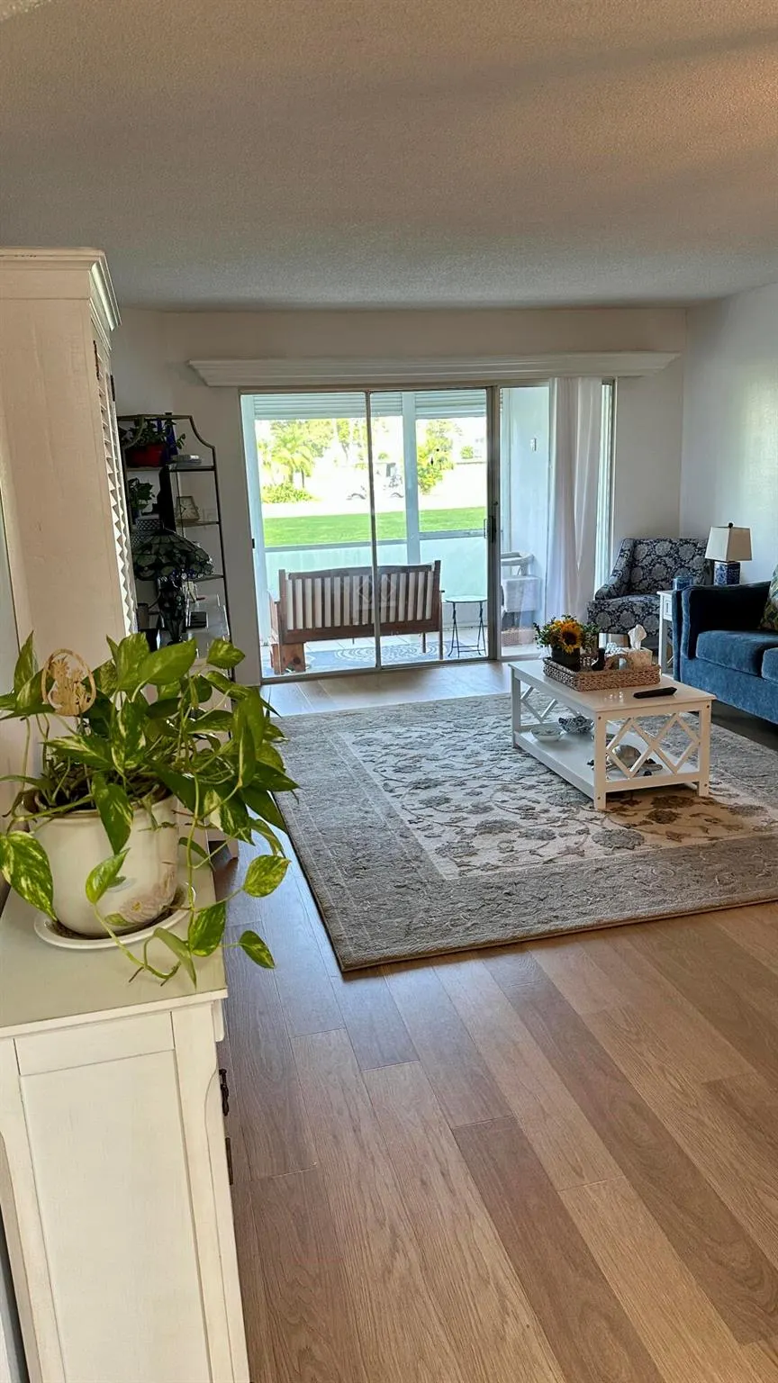 3661 Via Poinciana, #113