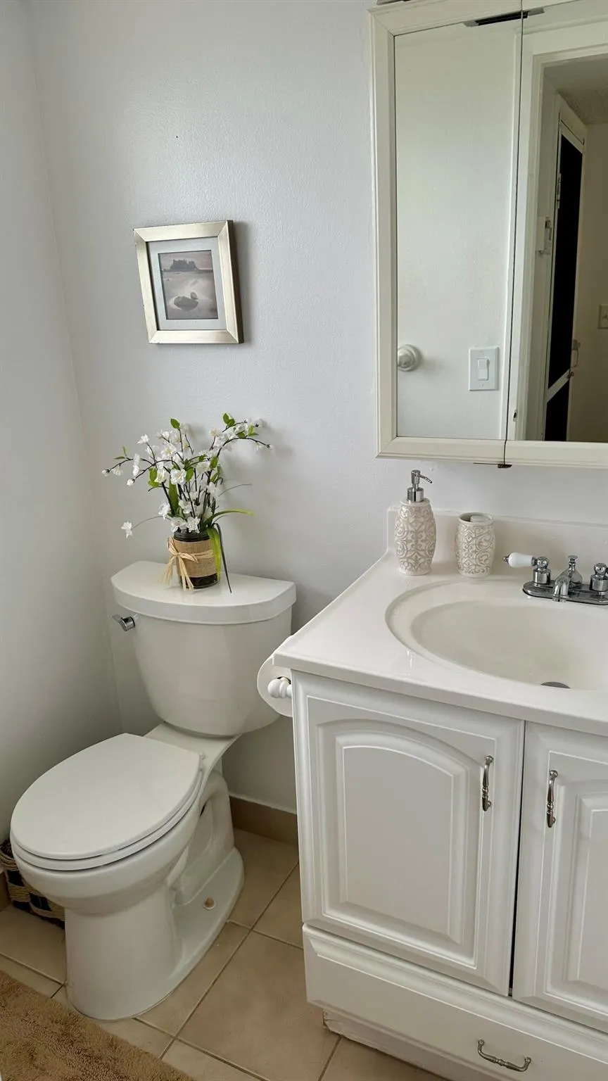3661 Via Poinciana, #113