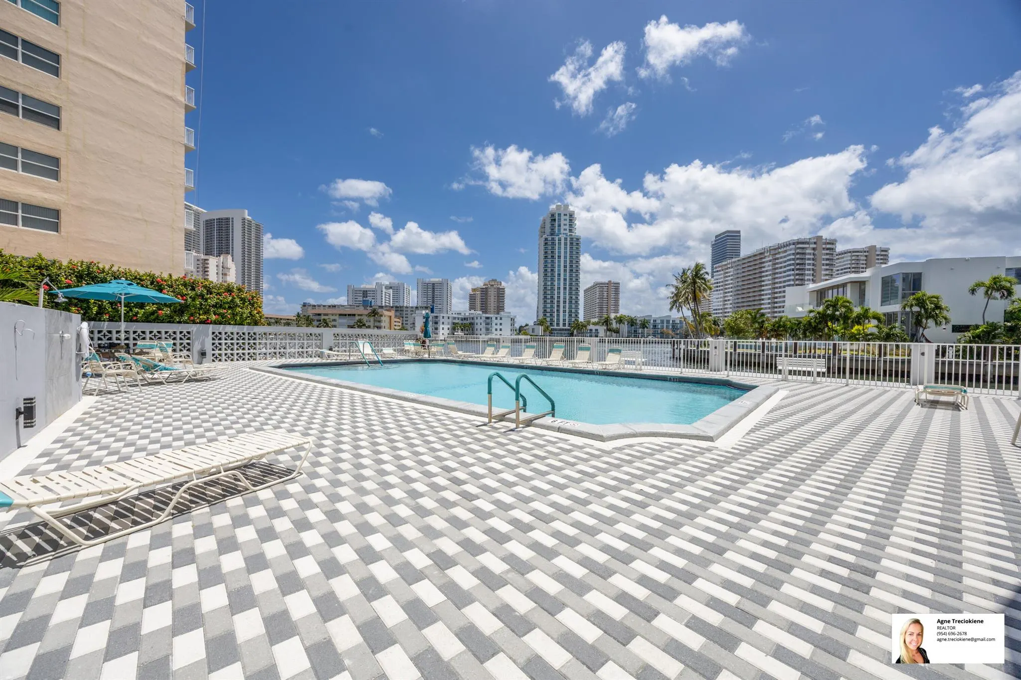137 Golden Isles Drive, #807