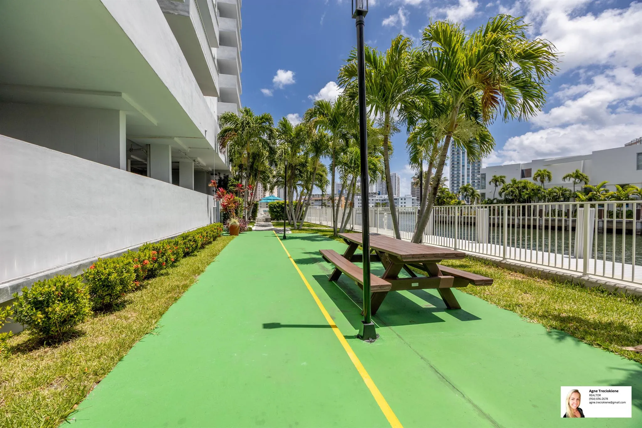 137 Golden Isles Drive, #807