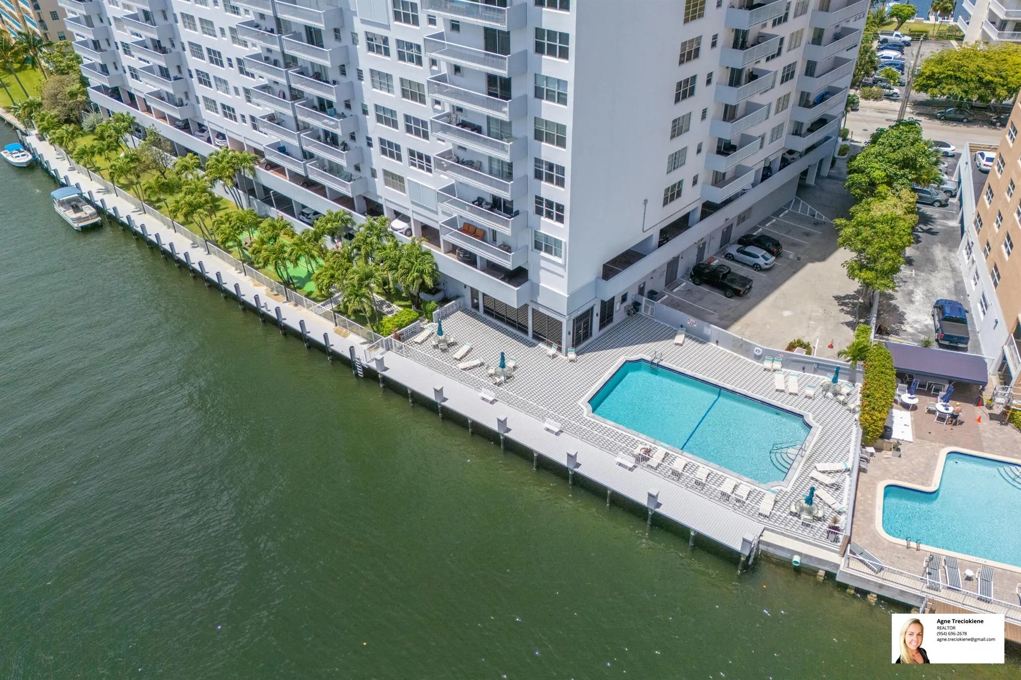 137 Golden Isles Drive, #807