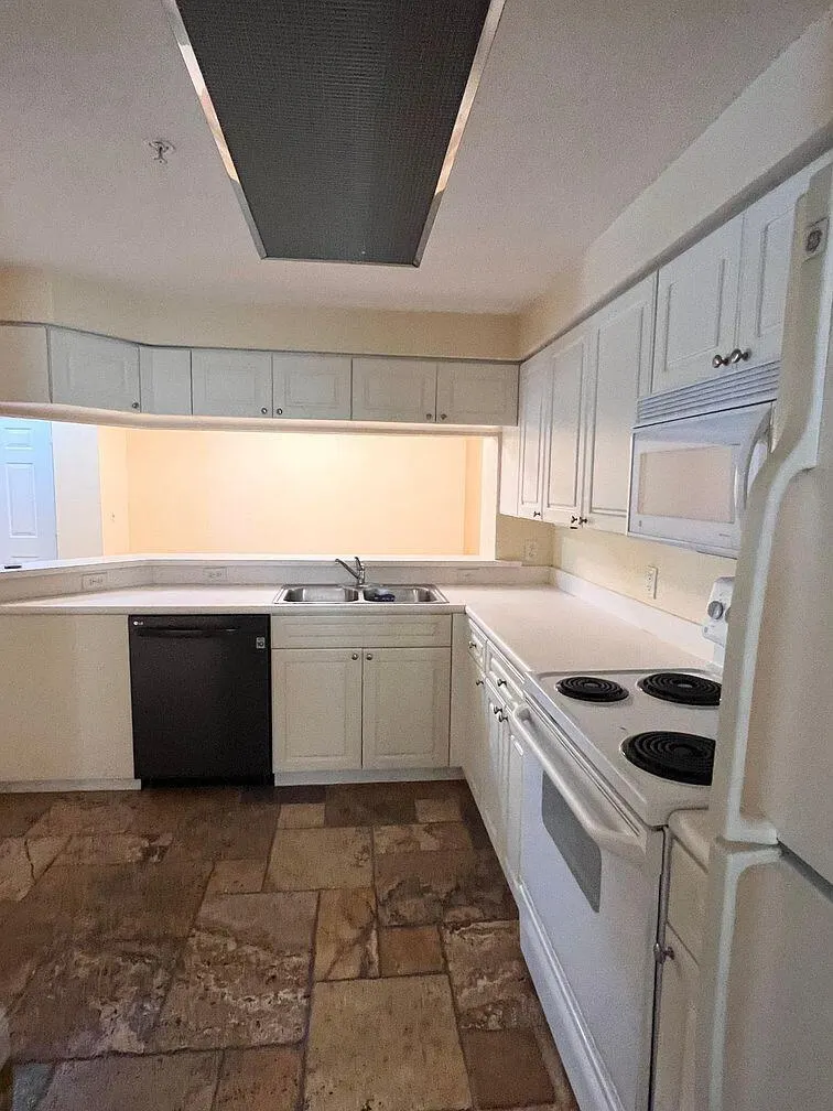 3021 Alcazar Place, #205