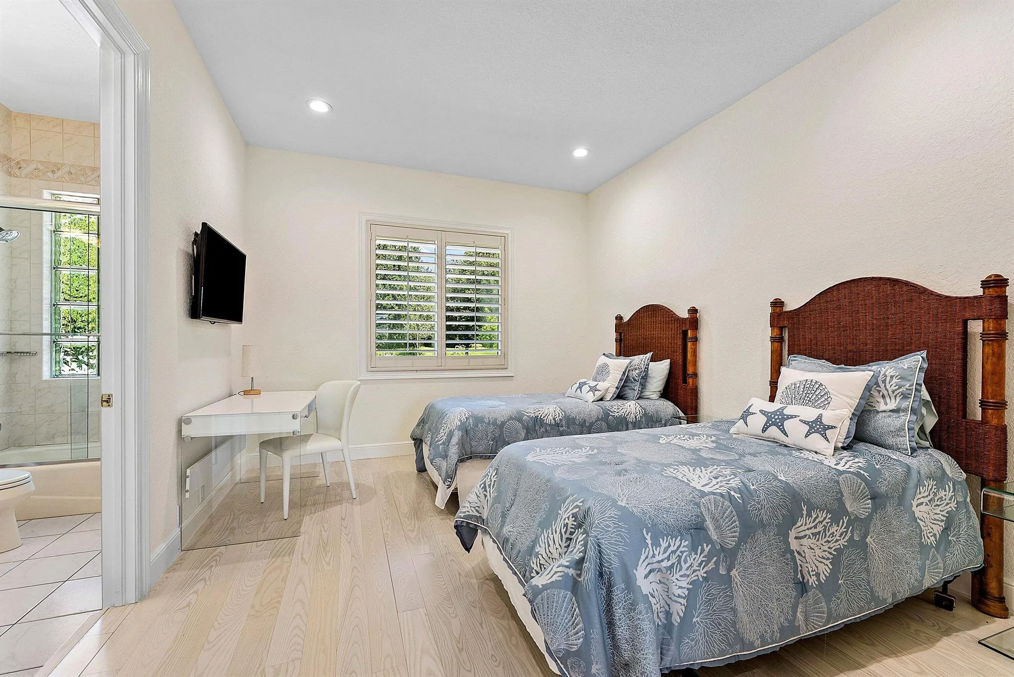 225 Oakview Drive