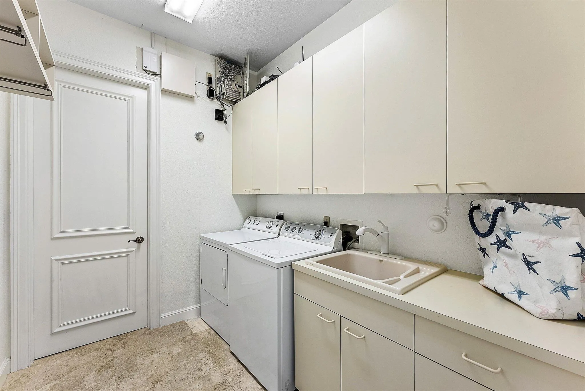 225 Oakview Drive