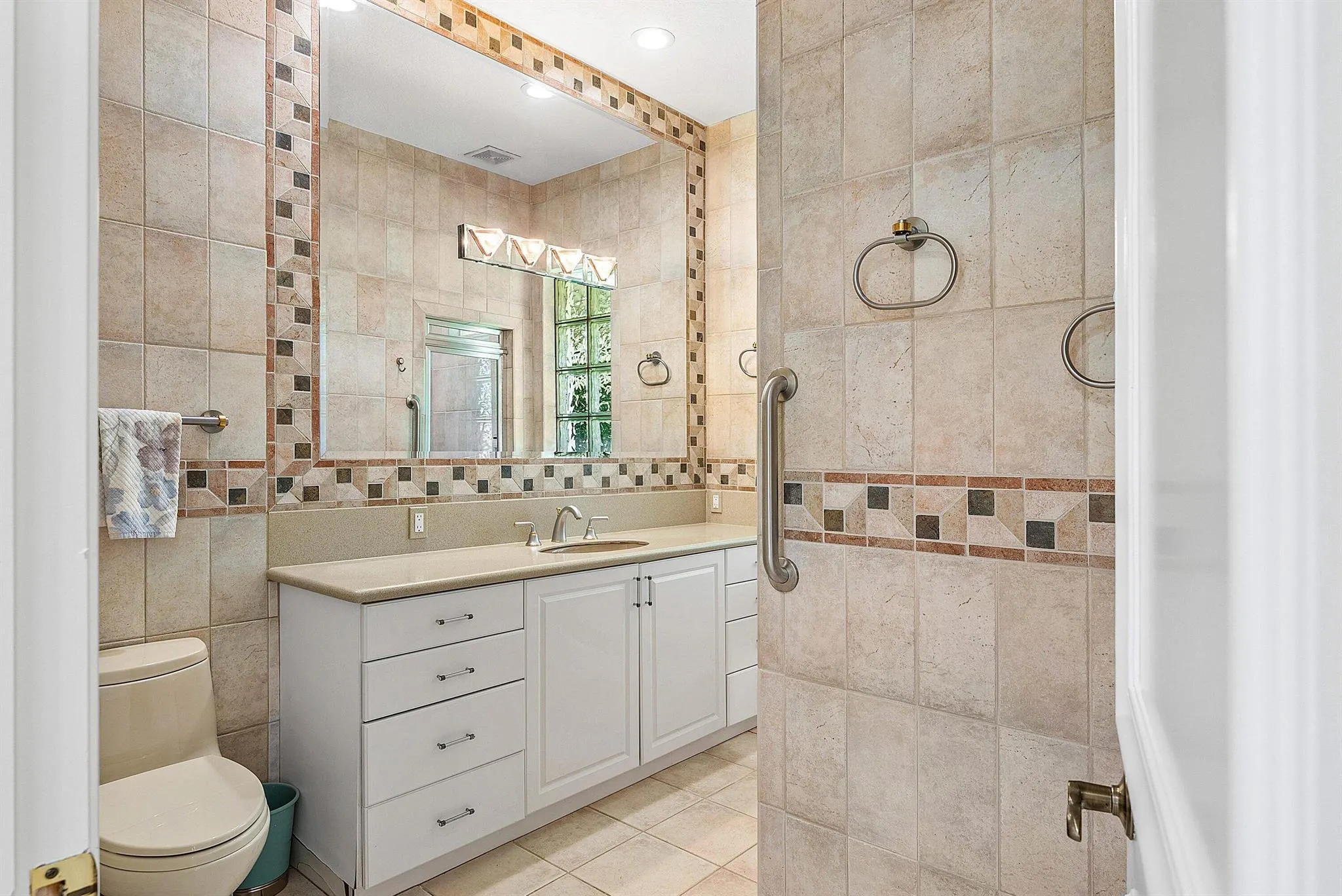225 Oakview Drive