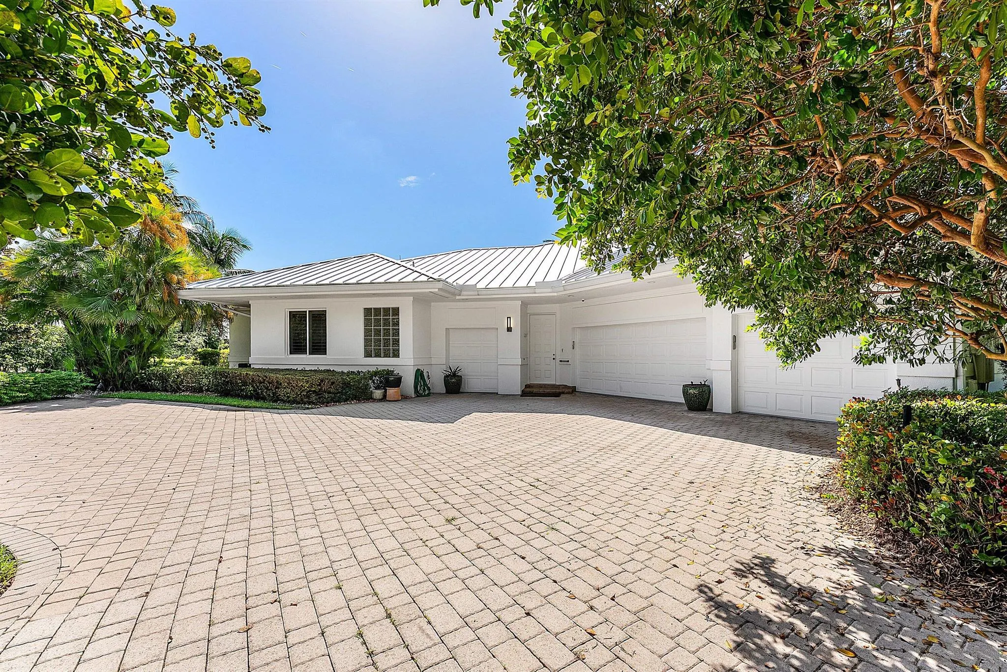 225 Oakview Drive