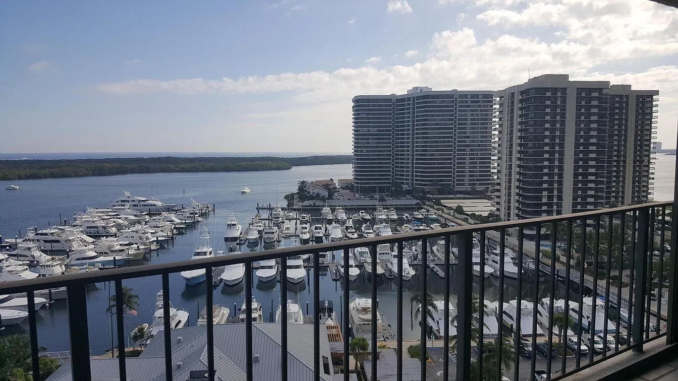 122 Lakeshore Drive, #Ph-33
