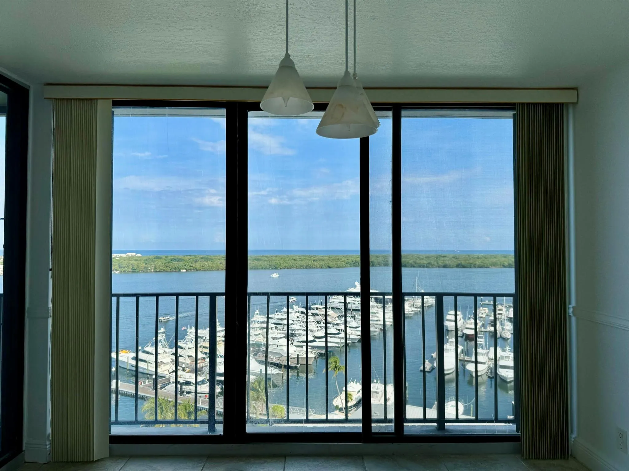 122 Lakeshore Drive, #Ph-33