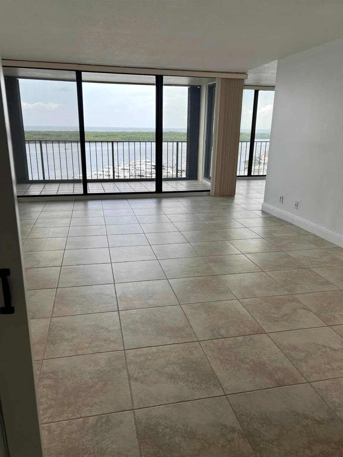 122 Lakeshore Drive, #Ph-33