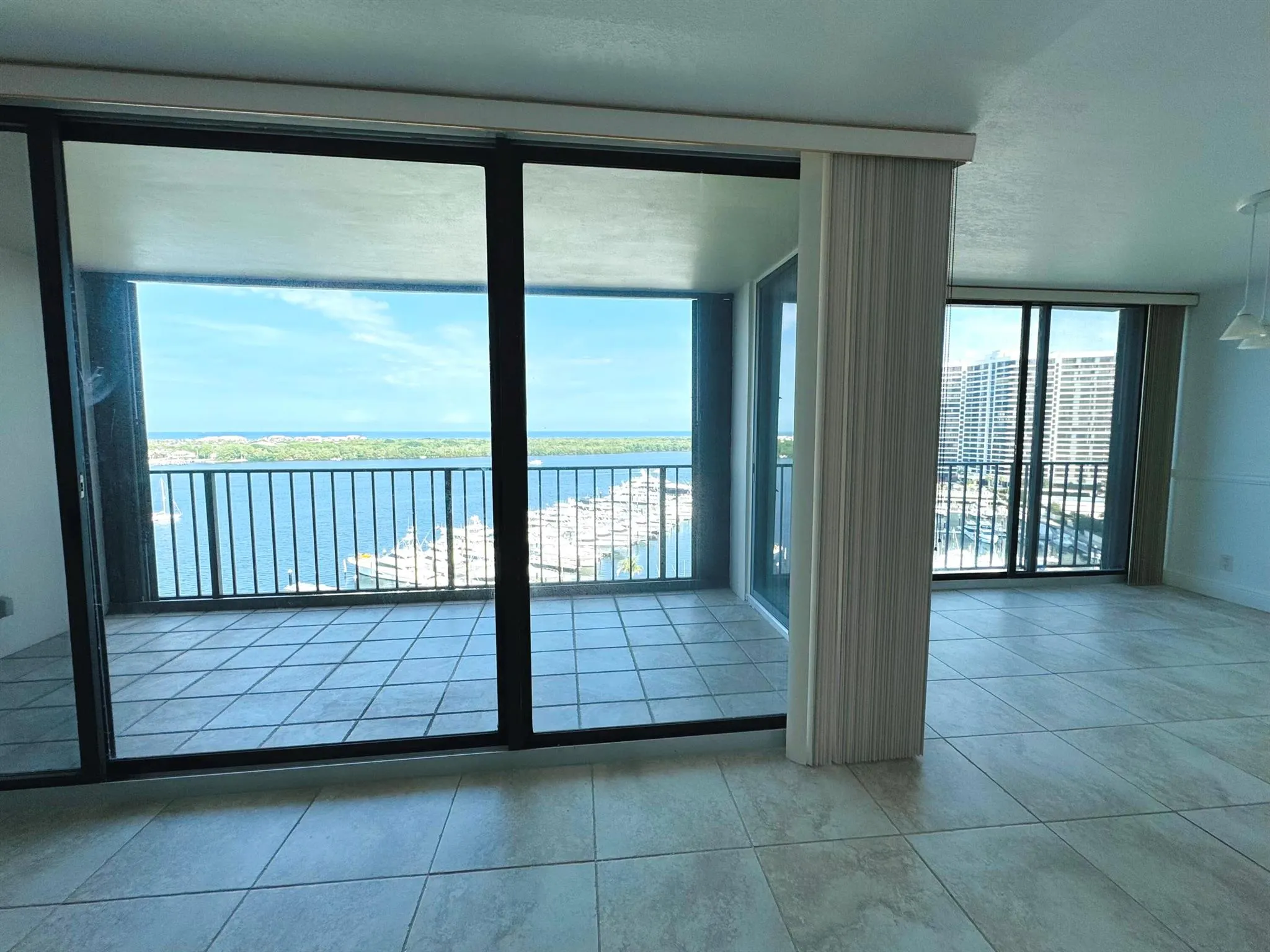 122 Lakeshore Drive, #Ph-33