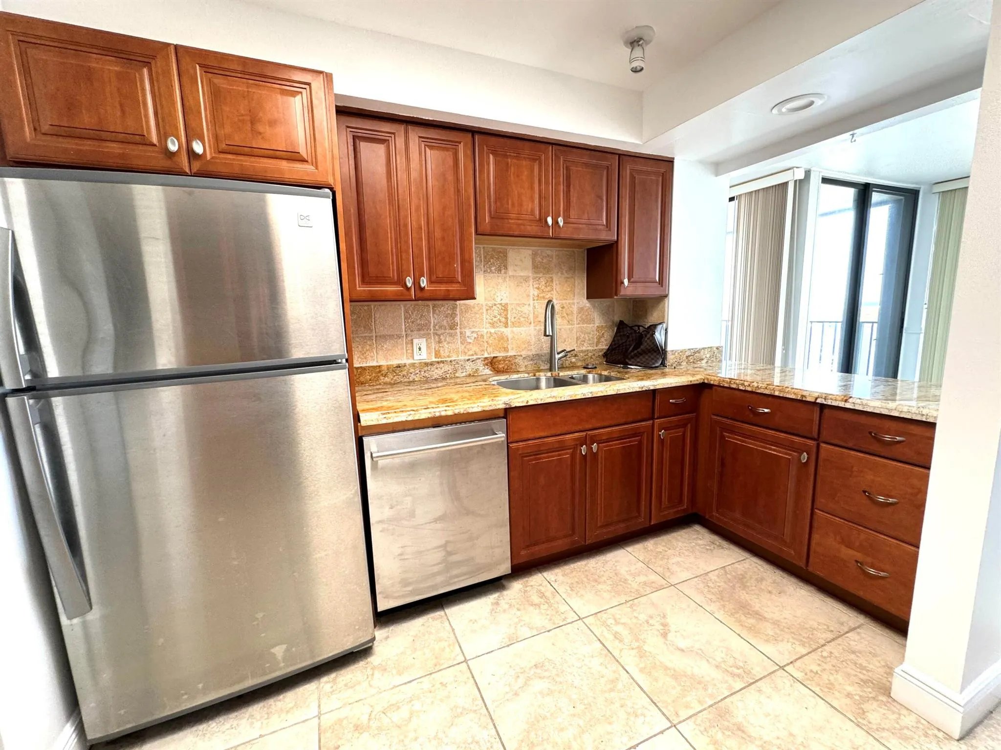 122 Lakeshore Drive, #Ph-33