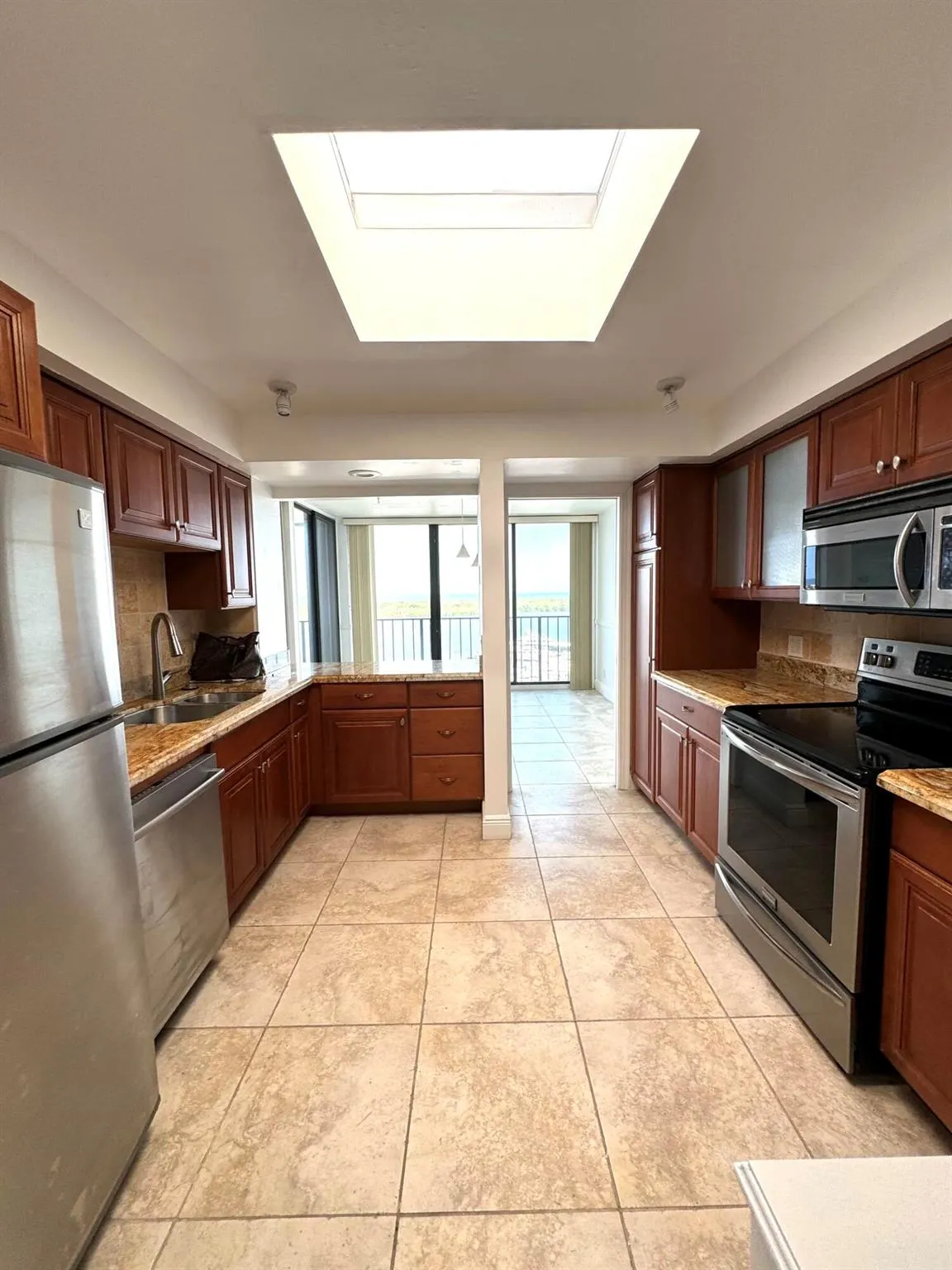 122 Lakeshore Drive, #Ph-33