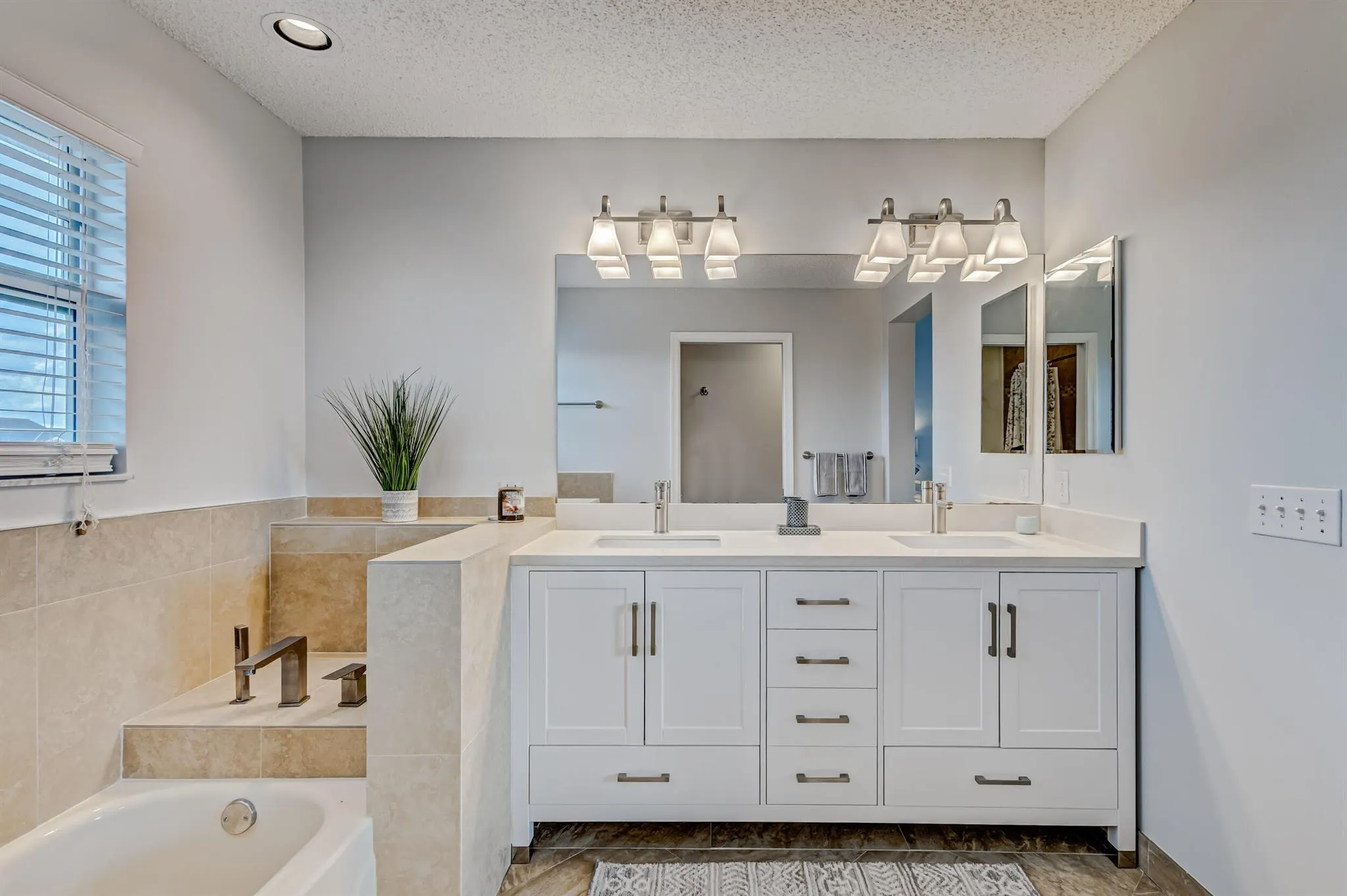 406 Mainsail Circle