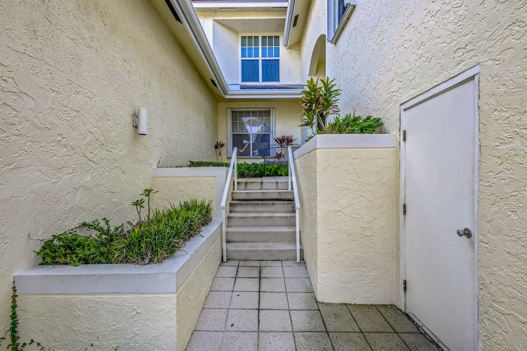 406 Mainsail Circle