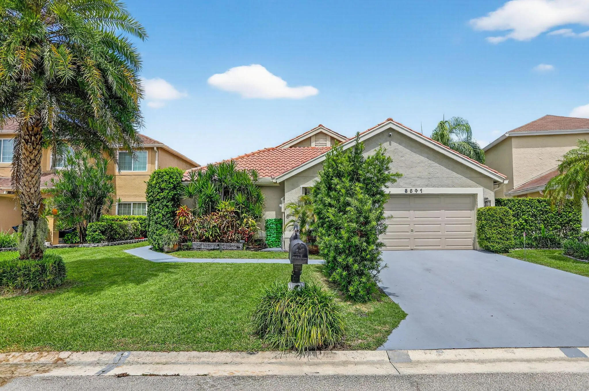 8541 Old Towne Way