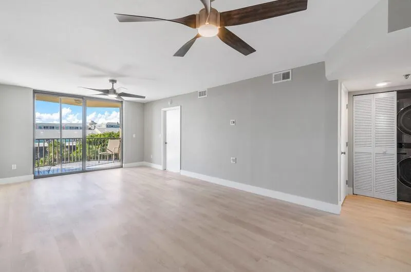 896 N Federal Highway, #526